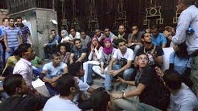 قوات الامن تفض تظاهرات طلاب المعاهد الفنية وتلاحقهم بالشوارع الجانبية