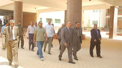 جامعة سوهاج .. بوابات اليكترونية وكاميرات  داخل الحرم الجامعي 