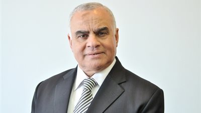 رئيس  الجامغة الالمانية يشارك في كتاب عن العلاج الضوئي للأمراض الخبيثة