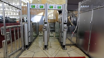 تركيب 8 بوابات الكترونية للكشف عن المتفجرات والاسلحة بجامعة عين شمس