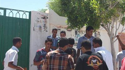 صرخة طالب تغيير تحتج  بسوهاج اليوم