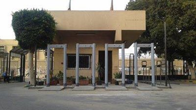 بالصور :الانتهاء من بوابات عين شمس الالكترونية ..غدا ..والجامعة تحت حماية الجيش 