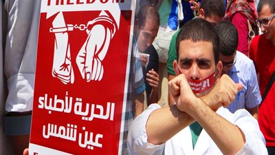 اتحاد  طب عين شمس هدد بوقف الدراسه في حالة عدم الافراج عن المعتقلين 