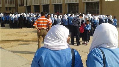 مديرة مدرسة بشبرا الخيمة تمنع الغرباء من دخول الفصول 