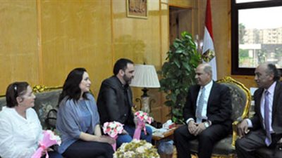  سفارة  ترشح  أستاذ متفرغ بكفر الشيخ بعمل تمثال للزعيم هوجو شافيز