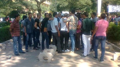 اغلاق ابواب قصر الزعفران في وجه طلاب الاداب .. ونائب رئيس اتحاد عين شمس سنحل المشكلة مع الوزير