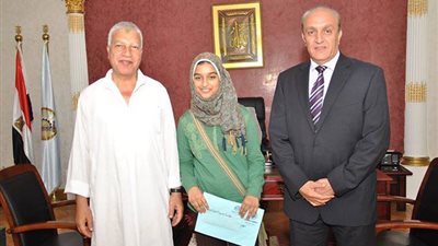 تكريم الطالبة المثالية على مستوى الجمهورية بمطروح