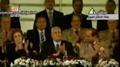 بالفيديو ..ماذا فعل السيسي لجيهان السادات بعد اذاعة كلمة للرئيس الراحل السادات