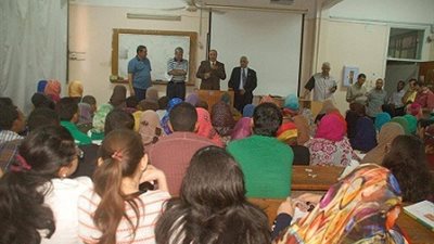  رئيس جامعة سوهاج يطمئن علي انتظام الدراسة بكلية الصيدلة 