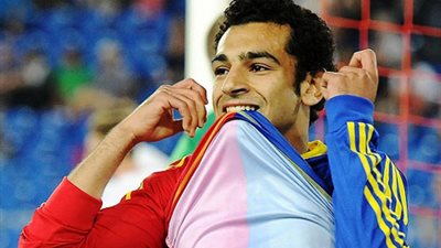 توتنهام الانجليزي يعرض 18 مليون يورو لضم النجم المصري محمد صلاح