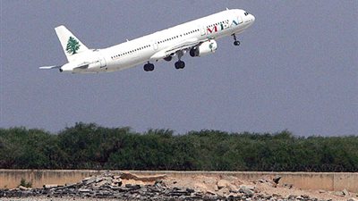 الداخلية تدفع بتشكيلات الأمن المركزى لمنع الجمهور من الوصول للمطار