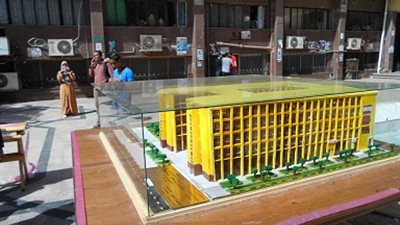 طلاب قسم جغرافيا يصممون مجسما هندسيا لكليه اداب عين شمس 