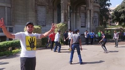 بالصور .. مباراة كرة قدم لطلاب 