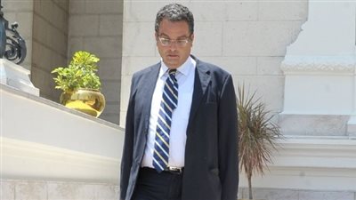 الموظفون يديرون وزارة البحث العلمي ..الوزير مقضيها سفريات مع مستشاريه ومساعديه