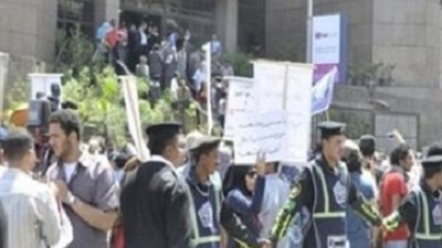 طلاب التحويلات امام وزارة التعليم العالي ..