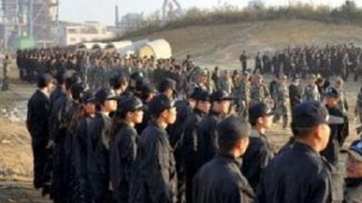 الصين: طلاب ينتحلون وظيفة الشرطة بعلم السلطات