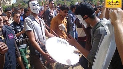 بالفيديو ..شماريخ داخل كلية الصيدلة بجامعة الازهر