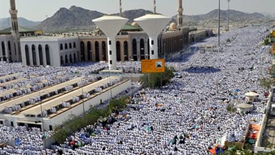 عميد تقنية حائل يسلم أوسمة التميز للجوالة المشاركين في الحج