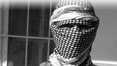 ملثمون من طلاب الازهر يحاولون اقتحام مبني إدارة الجامعة ..وآخرون يعتلون اتوبسات النقل العام