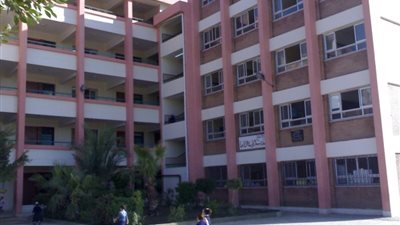  سيارة نقل الكتب تصدم طالب بمدرسة في بني سويف