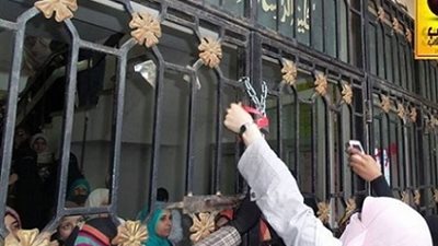 جامعة الازهر :الطلاب هدموا الحوائط واعتدوا علي ماكينة الصارف الالي ..والعبد يتدخل للافراج عن طالبات الهندسة