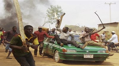 رئيس نيجيريا يبحث وقف المظاهرات فى الجامعات