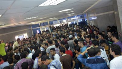 طلاب الإخوان يتظاهرون بدار العلوم اعتراضا علي قرار فصل الطلاب المعتدين علي المفتي