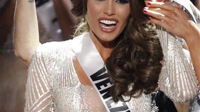 ملكة جمال الكون ترتدي ثوب سباحة مرصعا بالاحجار الكريمة ثمنه 