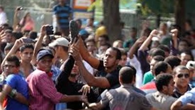 اخوان المنصورة يشعلون النار في مكتب أمن الجامعة ..وتحطيم 12 سيارة في اشتباكات مع مستقلين