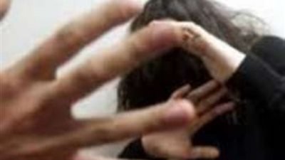 طالب يصفع  زميلته  بسبب رفعها إشارة النصر في مواجهة مسيرة إخوانية بجامعة القاهرة