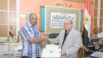 وكيل وزارة التعليم باسيوط يكرم المتميزين ويحيل 3 مدرسين للتحقيق