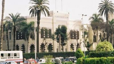 الجامعة الامريكية تغلق المبني الرئيسيي بالتحرير