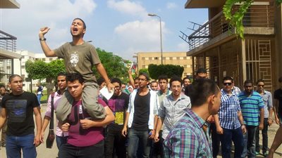 اخوان طب أزهر دمياط  يواصلون الاضراب عن الدراسة