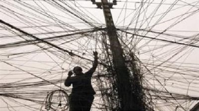 نجاة  رضيع بعد سقوطة من الدور الثاني وتعلقه باسلاك الكهرباء