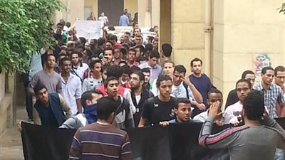 اتحادات جامعة القاهرة تطالب بإقالة والوزير..وطلاب الإعلام والطب يعلنون الإضراب