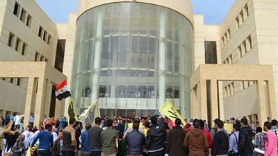 طلاب جامعة سيناء علي خطي الانقلاب