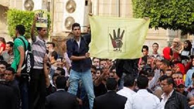 العشرات في مظاهرات جامعة القاهرة