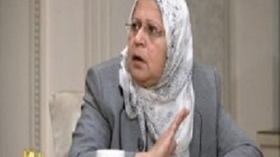 بالفيديو .. عميدة تجارة الازهر تروي كيف نزع طالبات ضد الانقلاب الحجاب عنها