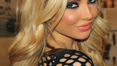 ميريام كلينك تتصور عارية في الثلج تضامناً مع اللاجئين السوريين