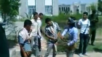 بالفيديو..تنفيذ حكم ضرباً بالحذاء علي طالب  اعتدي على زميلته