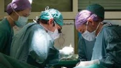 بعد 40 سنة .. استخراج طفلة متحجرة في  بطن عراقية