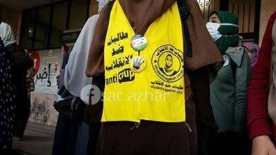 بالفيديو : (ايوه بنات نازلين نتظاهر .. اصلك يا ابنى منتاش راجل)