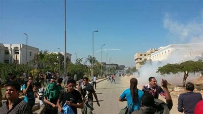 حجارة وغاز بين الطلاب والأمن في الأزهر