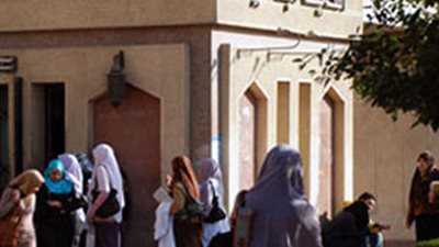 استاذة بالأزهر تتهم طالبات الإخوان بسرقة مصوغاتها الذهبية والأعتداء عليها