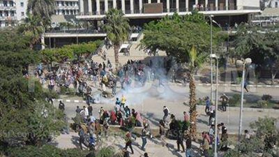 جامعة أسيوط تنفى إقتحام المتظاهرين لمبناها الادارى