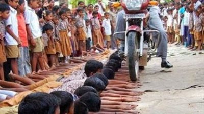 الموتوسيكل أحدث طريقة لعقاب التلاميذ  بالهند