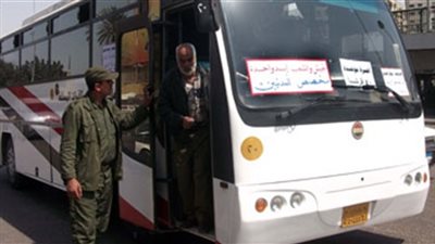 القوات المسلحة تنقل موظفي عين شمس باتوبيساتها بسبب الاحداث