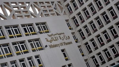 المالية تنفى ماتردد عن عدم أحقية المعلمين الحصول على الحد الأدنى للأجور