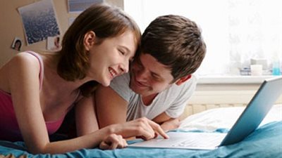 استخدام الانترنت بمعدلات عالية تدفع الشباب للادمان