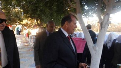 محافظ الوادي الجديد يحضر طابور المشتركة ويلقي كلمة حماسية عن مصر